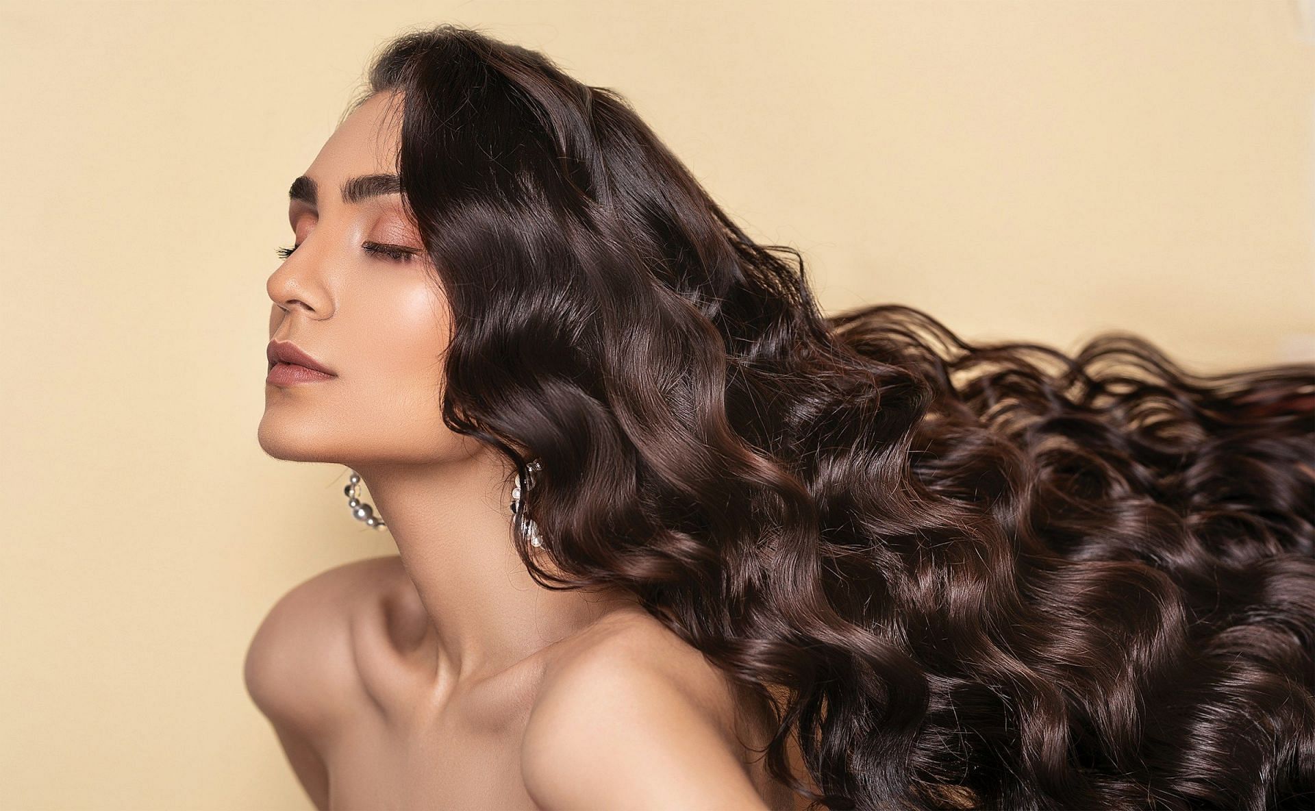 Neem and Lemon for dandruff (Image via Unsplash/Ali Pazani)